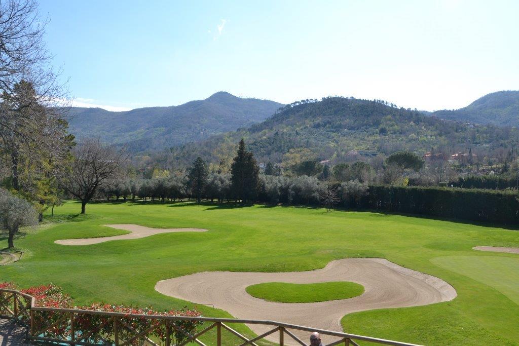 Campo da golf di Garlenda, a pochi chilometri dal Circolo Ippico Le Vigne